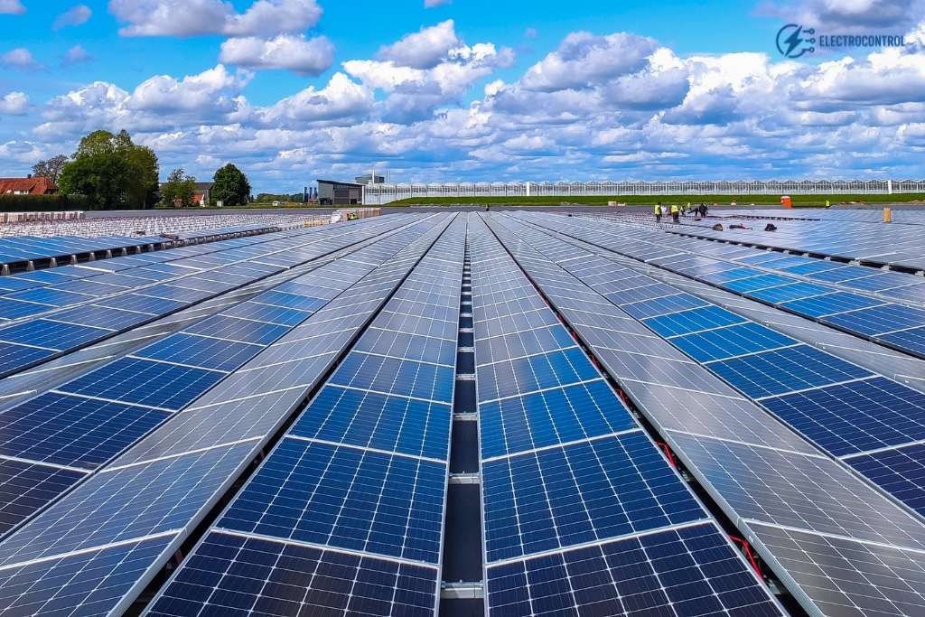 ¿Qué factores debo considerar antes de instalar paneles solares en mi empresa o vivienda
